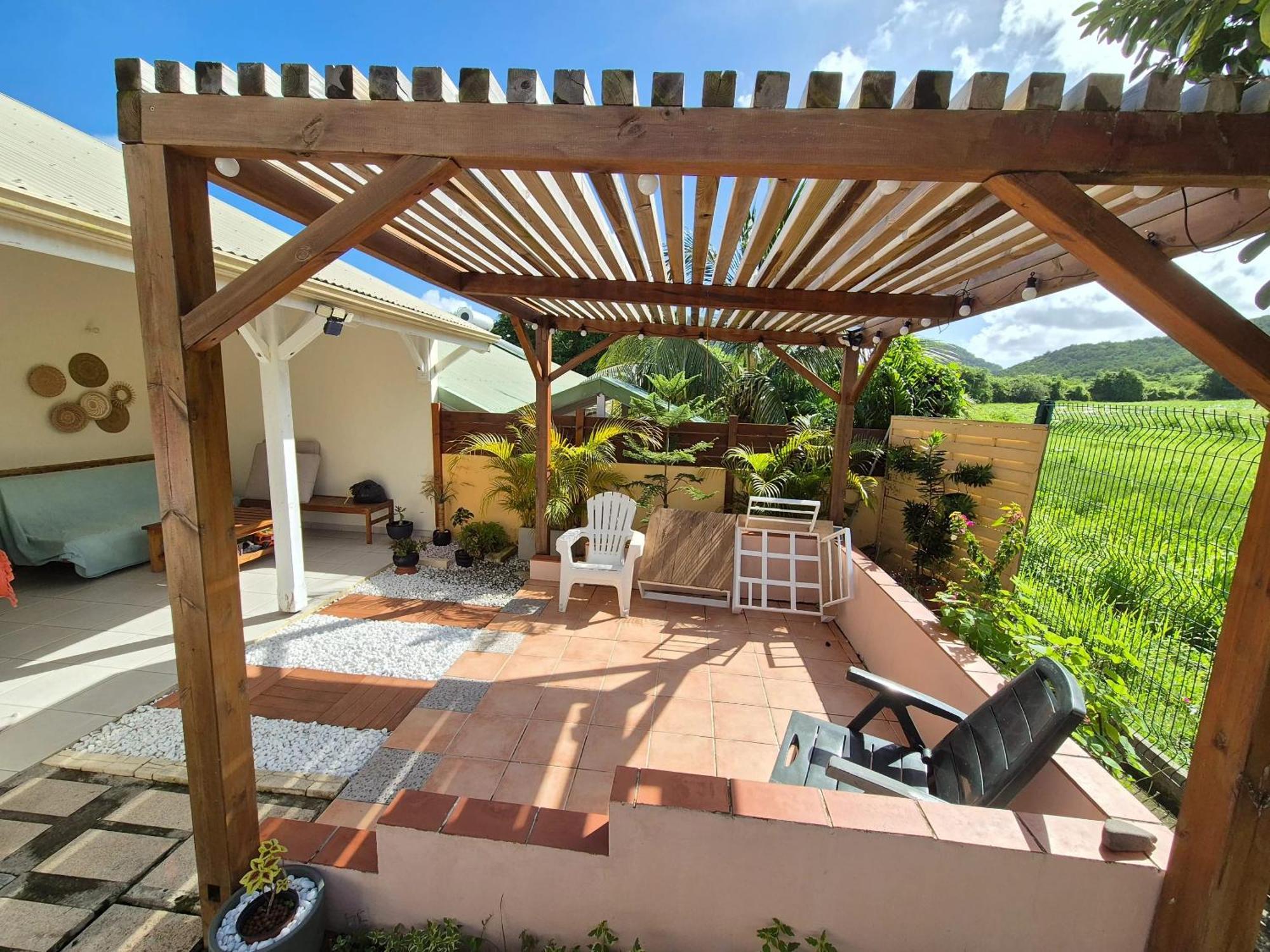 Maison Charmante A Sainte-Anne Avec Jardin Et Pergola En Bois. Extérieur photo
