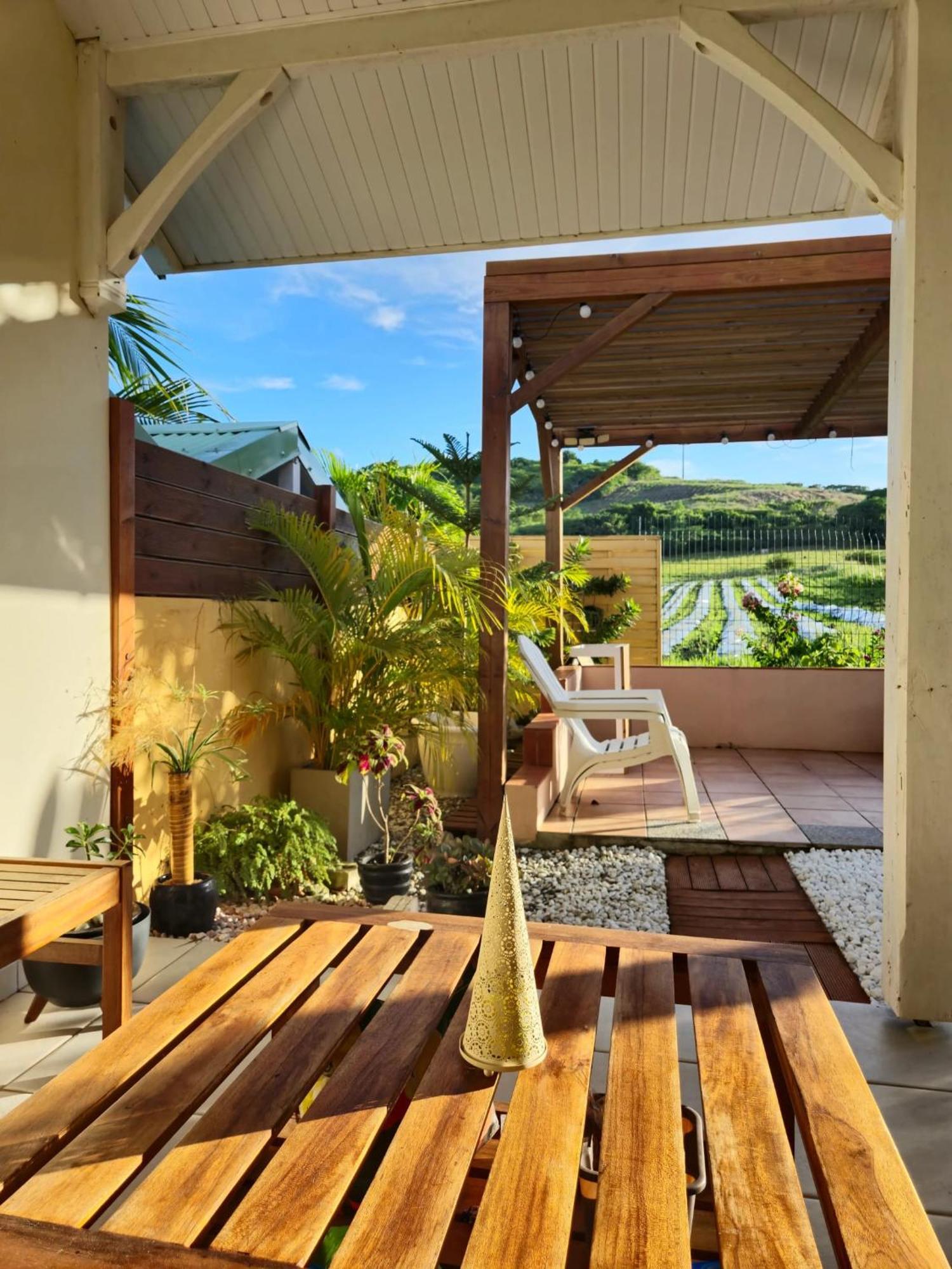 Maison Charmante A Sainte-Anne Avec Jardin Et Pergola En Bois. Extérieur photo