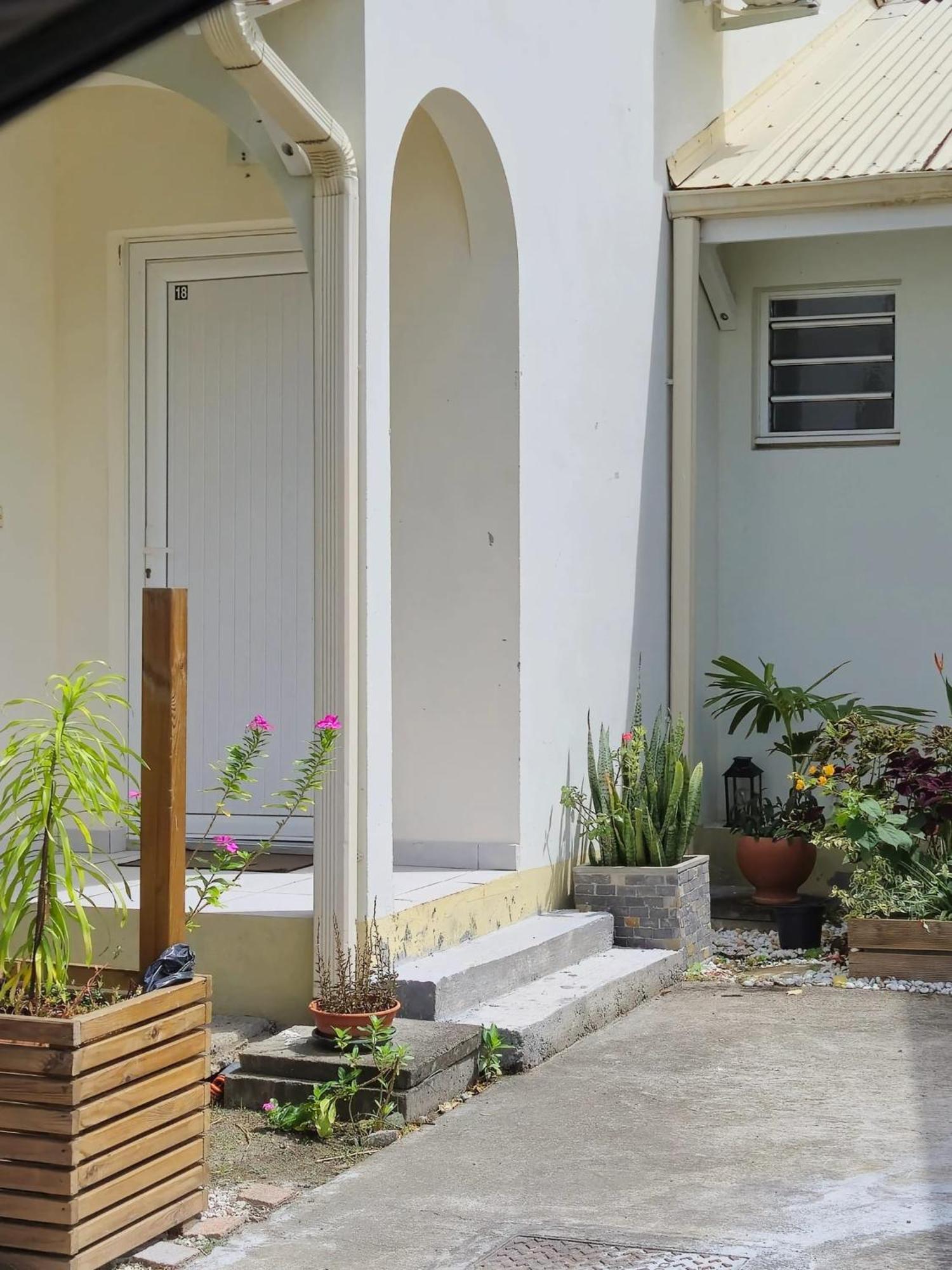 Maison Charmante A Sainte-Anne Avec Jardin Et Pergola En Bois. Extérieur photo