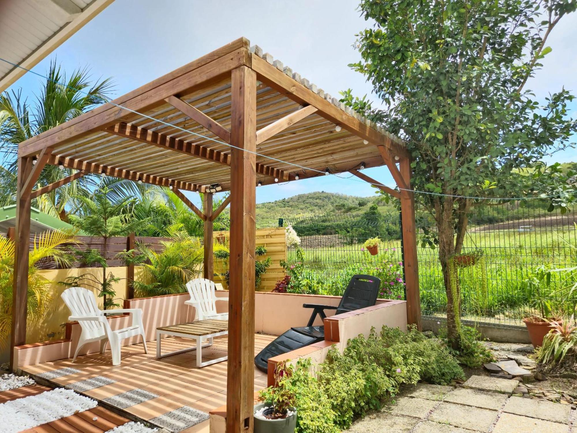 Maison Charmante A Sainte-Anne Avec Jardin Et Pergola En Bois. Extérieur photo